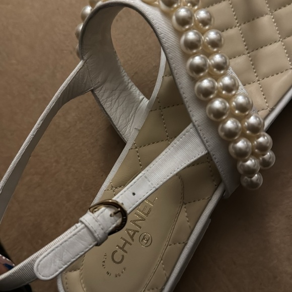 Authentic Chanel thong sandals with pearls - Picture 8 of 8